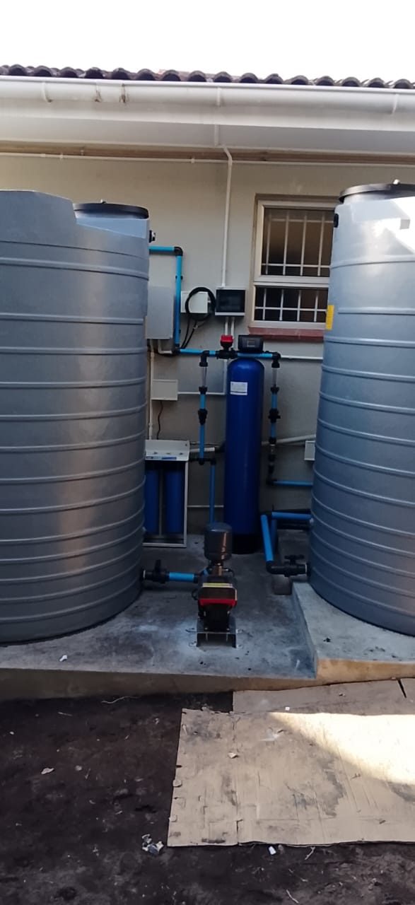Borehole storage tanks and custom water filtration