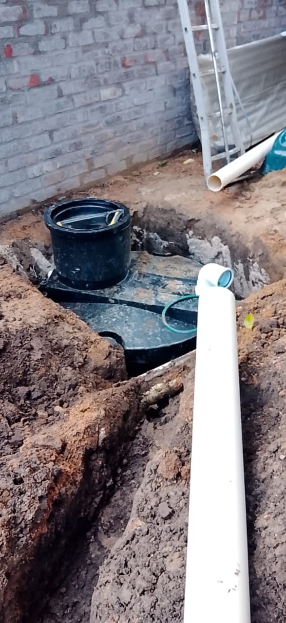 Storage tank with automatic level control